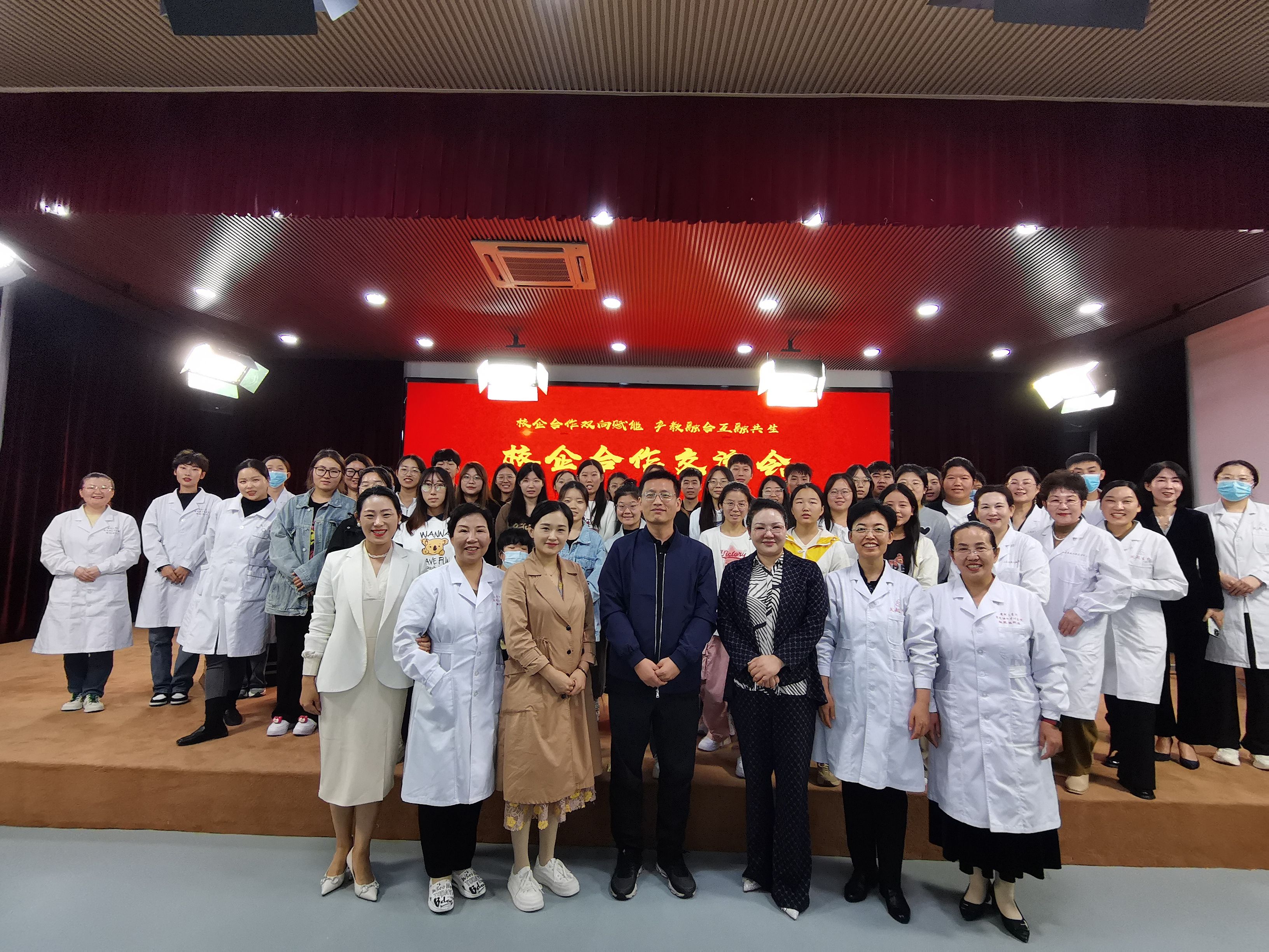 山东凤起集团与东营职业学院开展“校企合作”交流走访活动